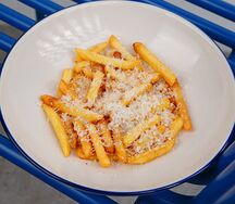 Картофель фри, пармезан, трюфельное масло