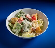 Цезарь, томаты, куриное филе