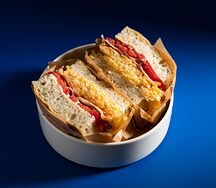 Фокачча, бекон, хашбраун, томат, яйцо