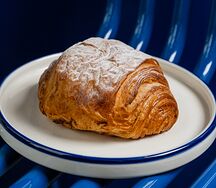 Круассан с ванилью и карамелью