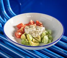 Томаты, авокадо, огурец, страчателла