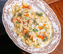 Фарфалле с лососем и зеленым горошком