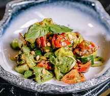 Овощной салат с песто и крем-бальзамиком