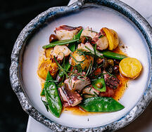 Теплый салат с осьминогом