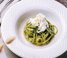 Лингвини с песто и страчателлой