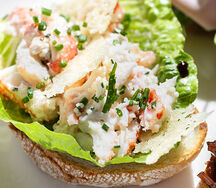 Брускетта с крабом