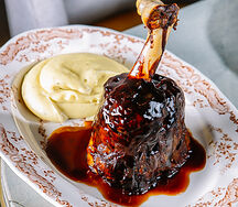 Лопатка ягненка с картофельно-трюфельным пюре