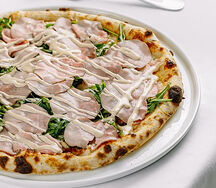 Пицца с вителло тоннато