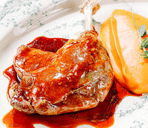 Утиная ножка конфи под соусом апельсиновый порто