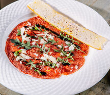 Карпаччо из мраморной говядины с рукколой и пармезаном