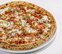 Пицца с белыми грибами и прошутто котто