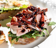 Брускетта с мортаделлой