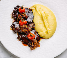 Печень по-венециански с копчеными томатами и трюфельным пюре