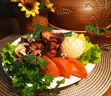  Шашлык куриный с красным соусом