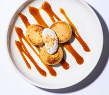 Тофники с кешью, сметаной и соленой карамелью