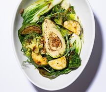 Зеленый салат с романо и авокадо