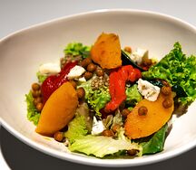 Салат с горгонзолой и печеными овощами