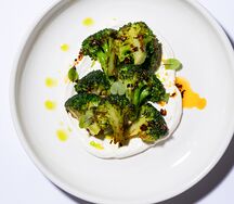 Брокколи с муссом из феты