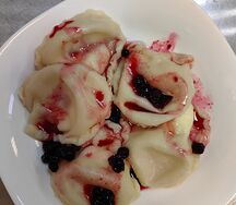 Вареники творожные с вишней