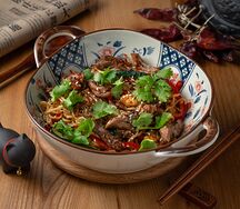 Яичная лапша с уткой хойсин