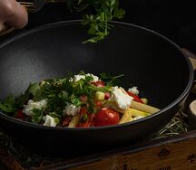 Со свежими хрустящими овощами