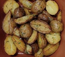 Молодой картофель с чесноком и зеленью
