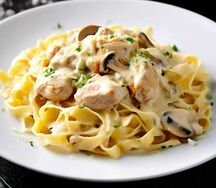 Феттуччине с нежным куриным филе и шампиньонами