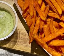Батат фри с соусом на выбор 