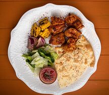 Бедро цыпленка с овощами и фокаччей