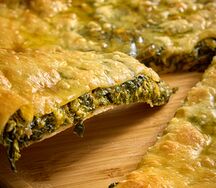 Осетинский пирог с листьями свёклы и сыром (маленький)