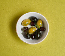 Тарелка оливок