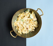 Фарфалле с креветками и кабачком