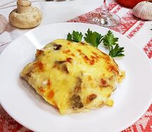 Свініна, запечаная з грыбамі