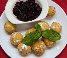 Творожные пончики с вареньем
