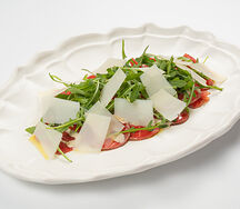 Карпаччо из говядины с пармезаном и трюфелем 