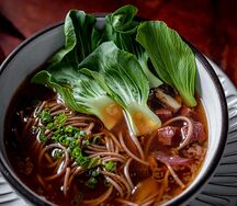 Суп с говядиной и пак-чой