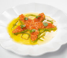 Тартар из лосося, авокадо, лайм