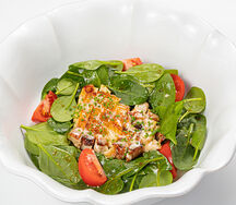 Салат с цыпленком, кускусом и томатами