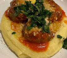 Котлетки из ягненка с картофельным пюре и сацебели