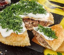 Чебурек-пирог с говядиной и свининой