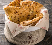 Фокачча с чесноком и розмарином