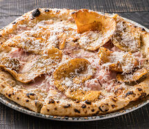 Пицца с окороком, картофелем и трюфельным соусом  