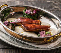 Утка Аписус с баклажаном и финиками