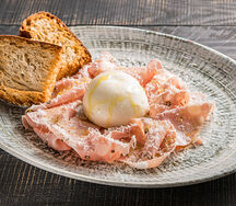 Мортаделла, буррата и пармезан