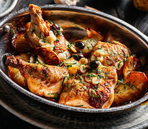 Запеченный цыпленок, картофель с таджасскими оливками и розмарином 