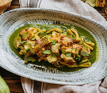 Казаречче с креветками и соусом из шпината