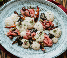 Вителло тоннато из черной вырезки с овощами на огне