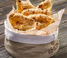 Фокачча с пармезаном и тимьяном