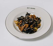 Рваная паста с говядиной и перечным джемом