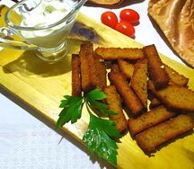 Сухарики с чесночным соусом